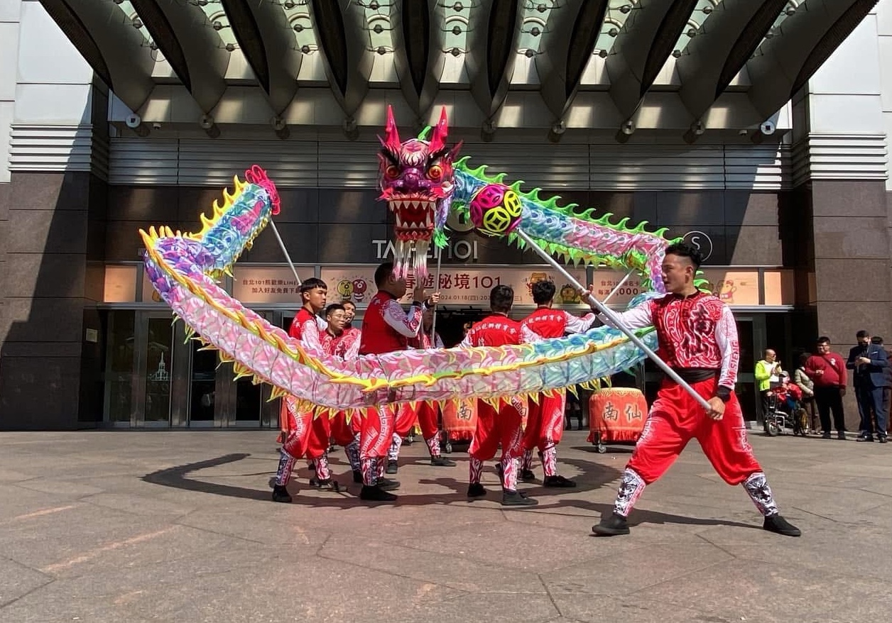 祥龍搶珠演出照